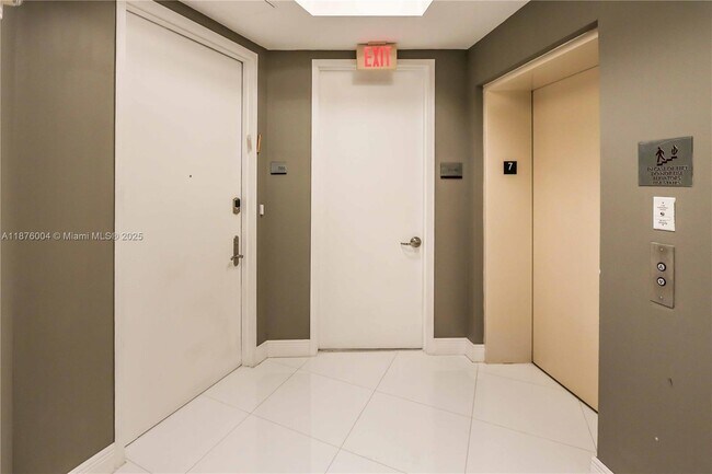 Photo - 16001 Collins Ave Unidad 705