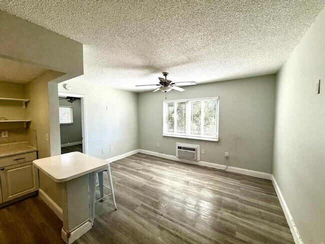 Photo - 820 NE 17th Ave Unidad 7