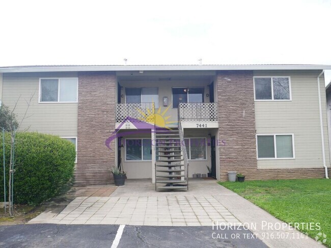 Building Photo - Remodeled 2 Bed 1 Bath 894sqft Second Floo... Unit #D Rental