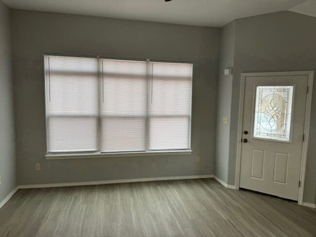 Photo - Charming 2 bedroom 2 bathroom Duplex in Ch...