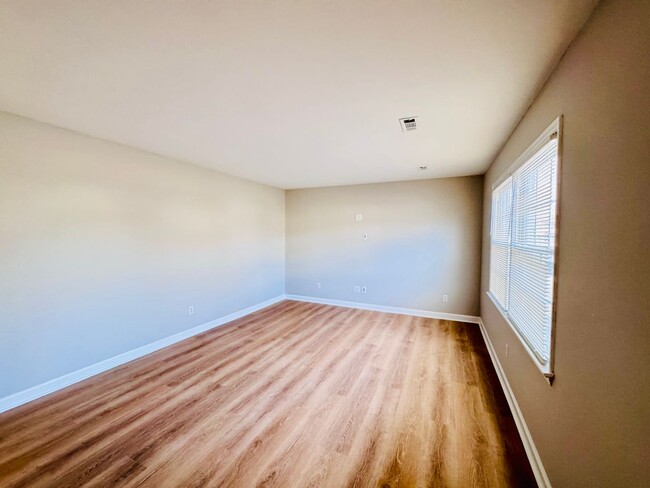 Photo - Spacious 5-bedroom home situated on a desirable corner lot!