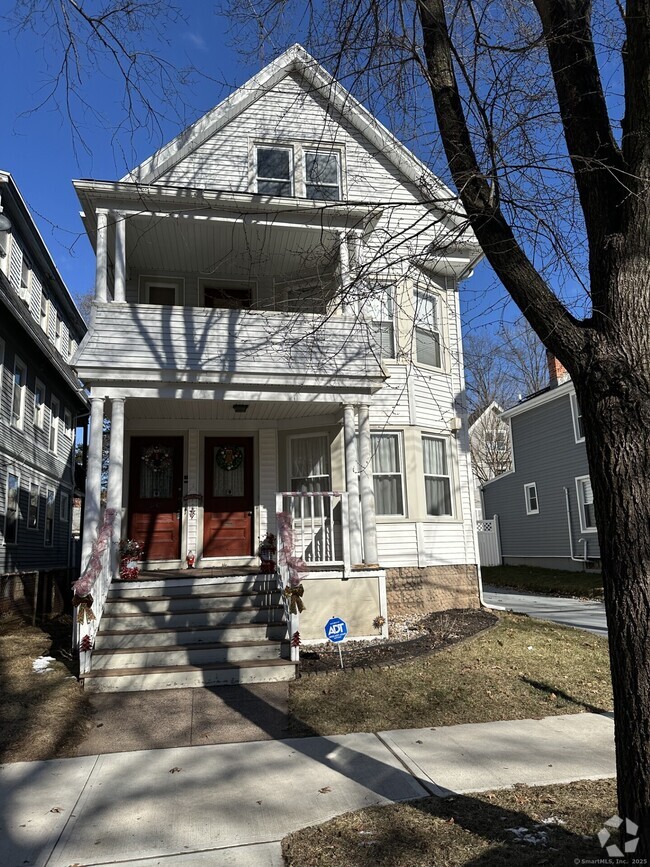 Building Photo - 937 Elm St Rental