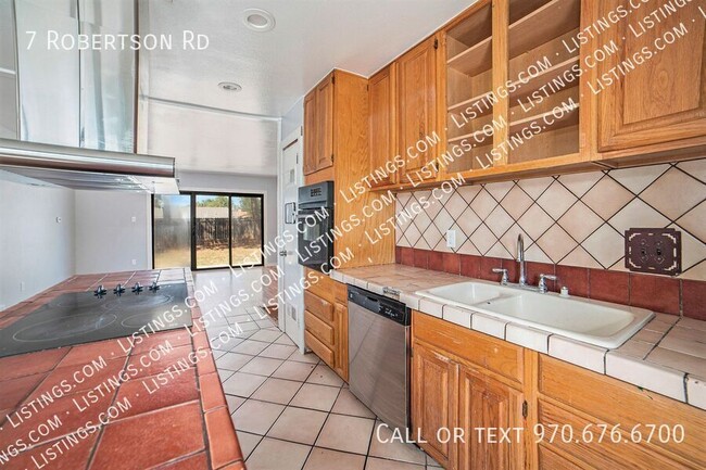 Photo - 7 Robertson Rd