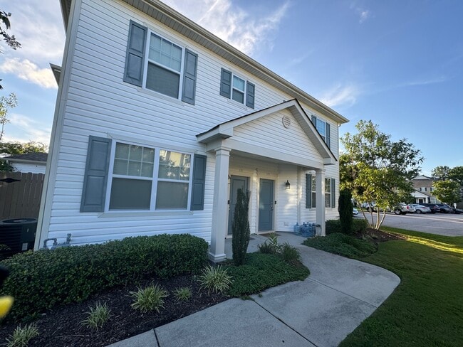 Photo - 1705 Halesworth Ln