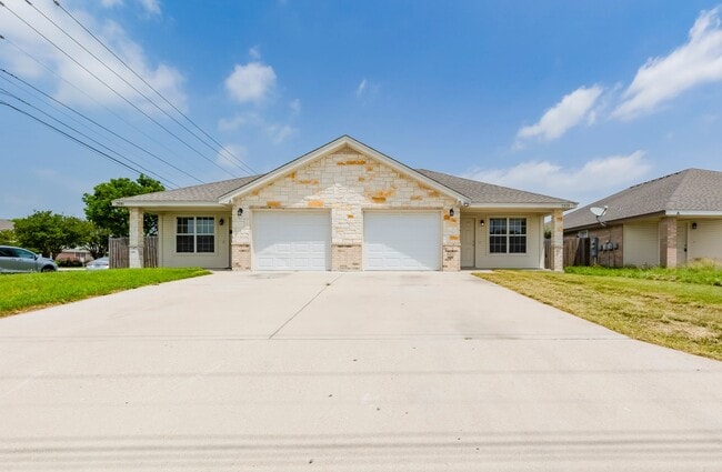 Building Photo - 2930 Saulsbury Dr Unit B