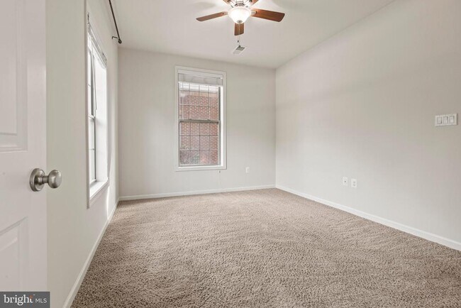 Photo - 22615 Norwalk Square