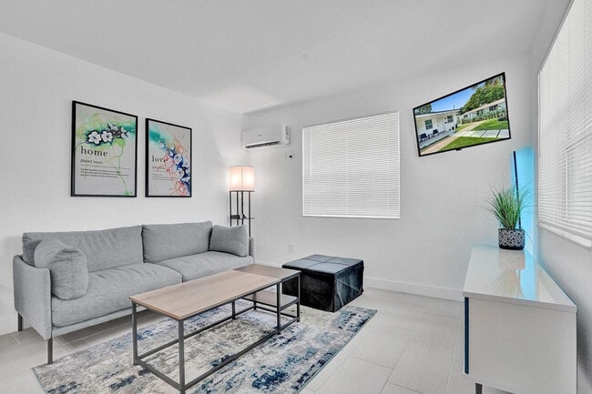 Photo - 208 SE 4th St Unit ID1239422P