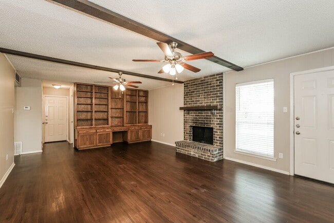 Photo - 2705 Peppertree Pl