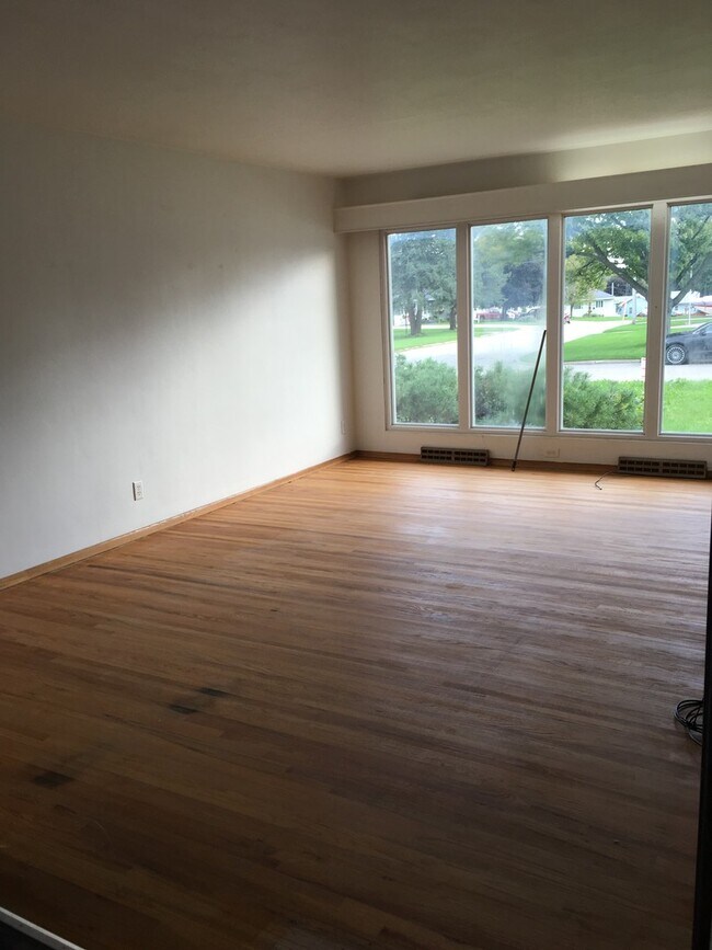 Photo - 643 Burbank Ave