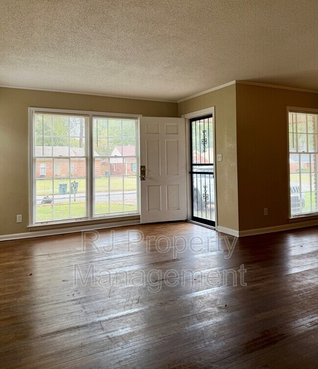 Photo - 3458 Sophia St