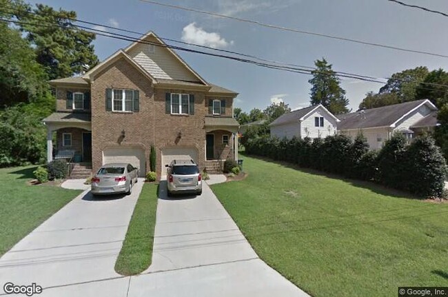 Friendly Ave. brick townhome - Friendly Ave. brick townhome