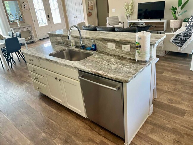 Photo - 257 Manor Rd