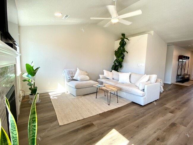 Photo - Modern Comfort in Northwest Redmond