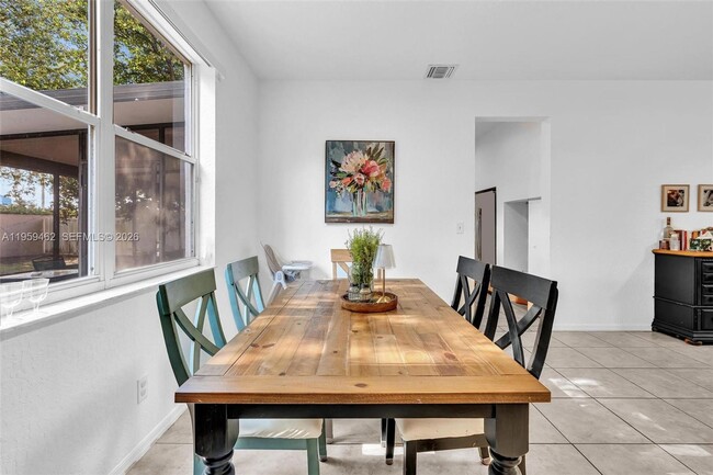 Photo - 2927 Bogota Ave