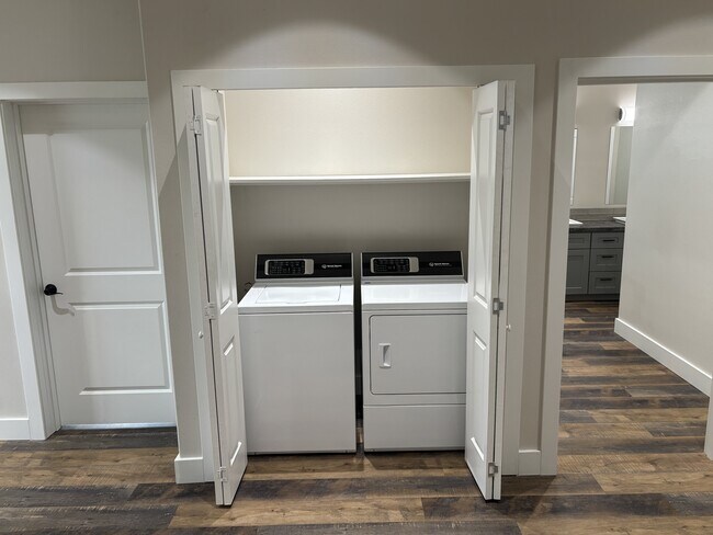 Photo - 1846 Dell Ave