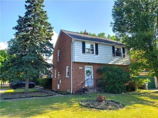 Spacious Colonial For Rent in Lyndhurst - Spacious Colonial For Rent in Lyndhurst House