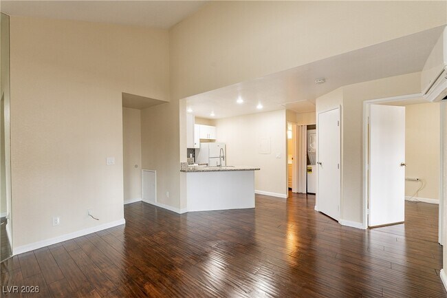 450 Elm Dr Unit 206