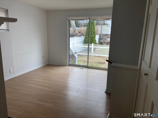 4 McKendry Ct