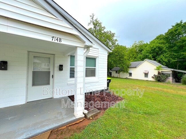 Building Photo - 714 S Franklin St Unit B Rental