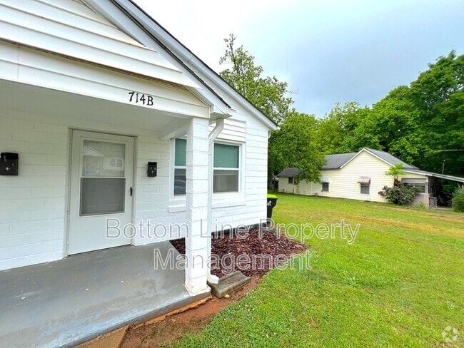 Building Photo - 714 S Franklin St Unit B Rental