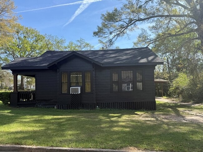 Photo - 469 Ogden St