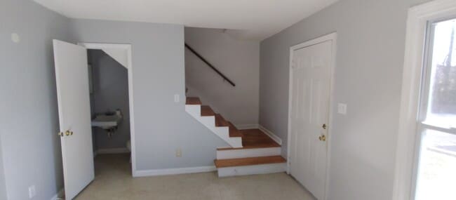 Photo - 2667 Dr Carver Rd