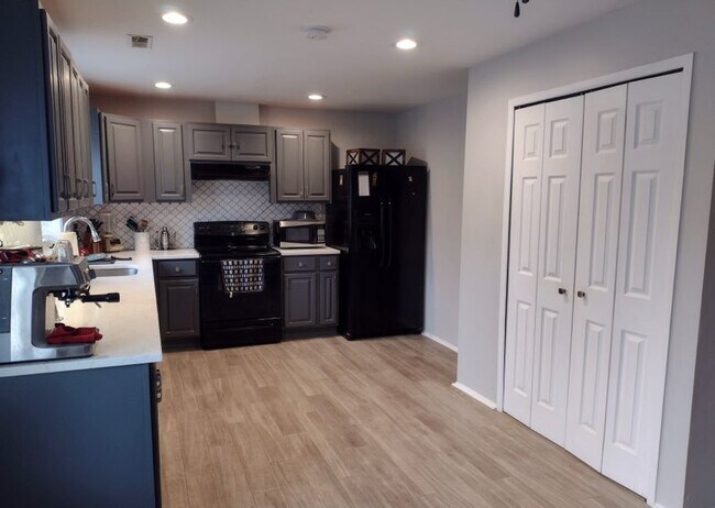 Photo - 9583 Sea Shadow