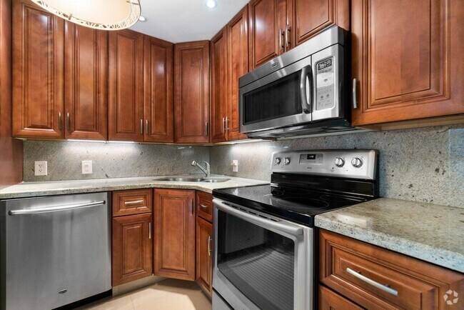 Building Photo - 3401 N Country Club Dr Rental