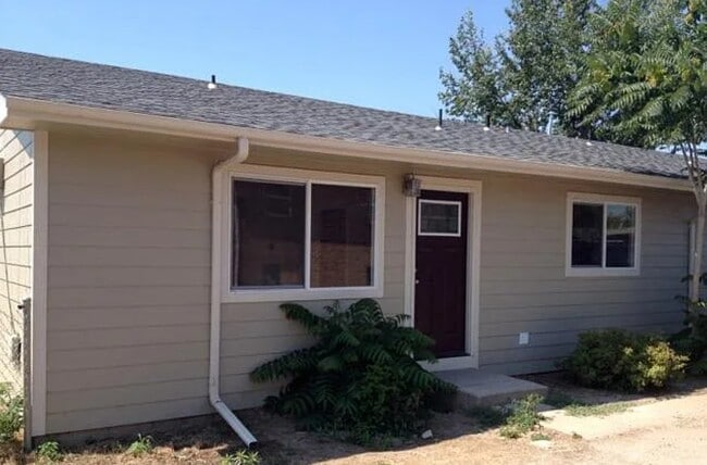 Building Photo - 5840 Newport St Rental