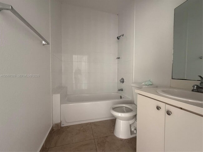 Photo - 13240 Old Biscayne Dr Unidad 1702
