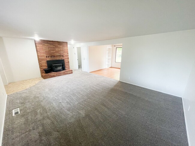 Photo - 3 Bedroom, 2 bath house in Moyina Heights