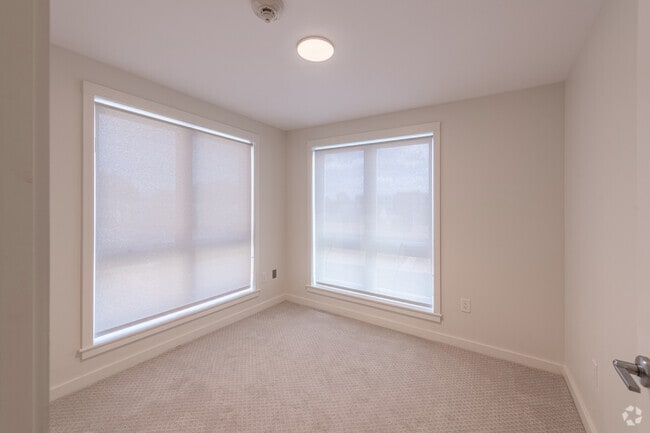 2 BR, 2 BA