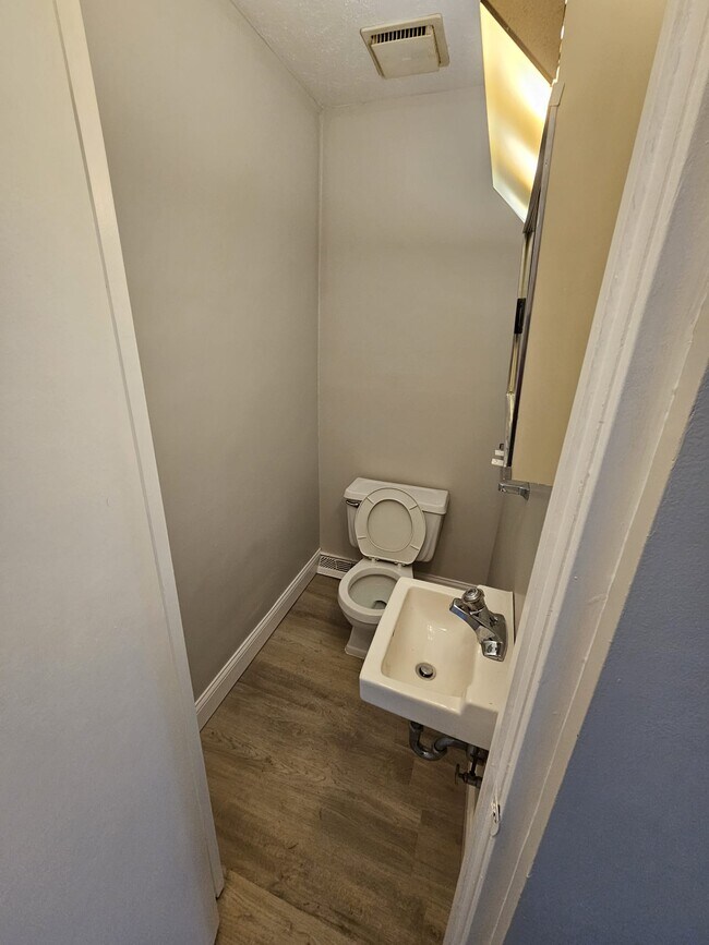 Photo - 3355 Henderson Rd