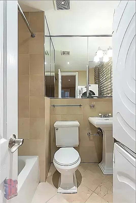 Photo - 613 E 6th St Unit 3E