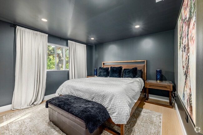2BR, 2BA - 1000SF - Primary Bedroom