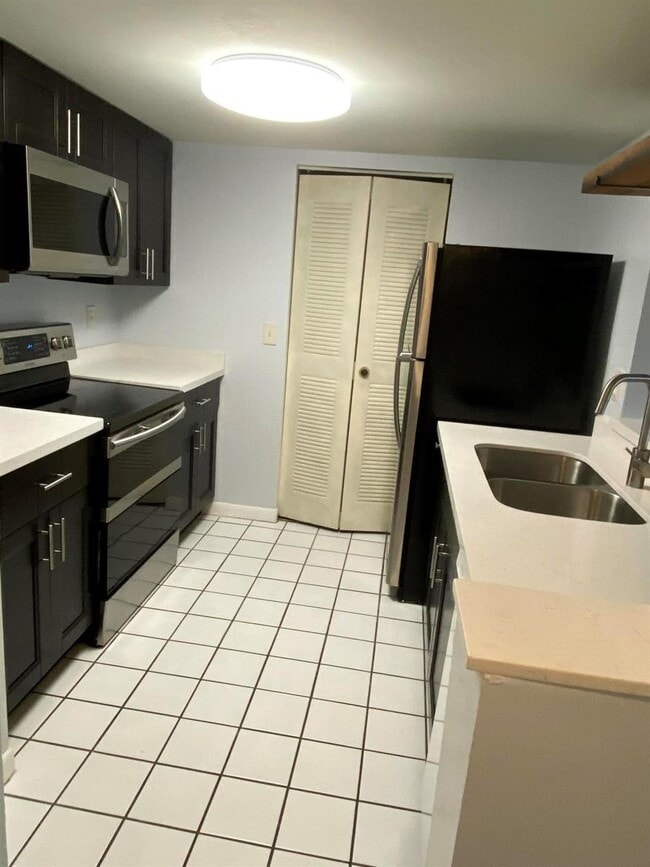 Photo - 9899 Westview Dr Unit 527