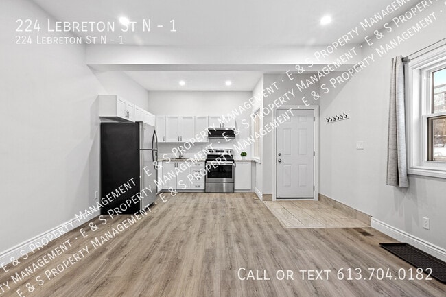 Building Photo - 224 Lebreton St N Unit 1