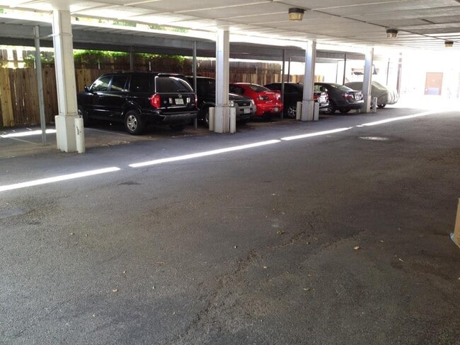 Photo - 715 W 22 1/2 St Unidad 201