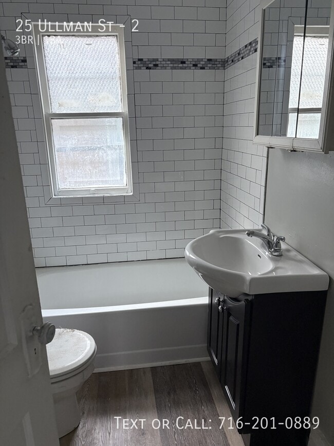 Photo - 25 Ullman St Unit 2