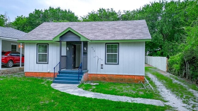 Photo - 613 W 23rd St