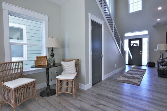 Photo - Like New 3BD/2.5BA with 2 Car Garage- 1 Fr...