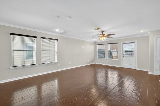 Photo - 6115 Shadow Isle Ln