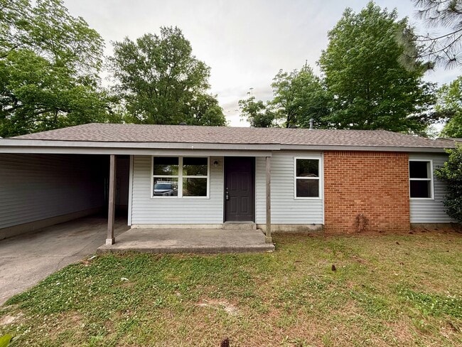 Building Photo - 2310 Fairfield Dr