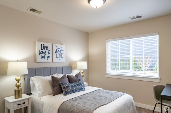 2BR, 2BA - 867 SF