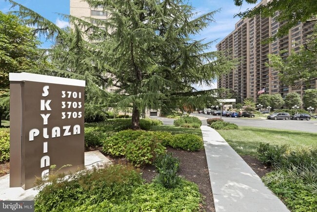 Photo - 3705 S George Mason Dr Apartamento Unidad 2608S