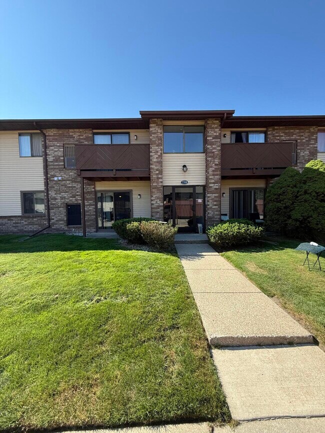 7708 Manor Cir Unit 103