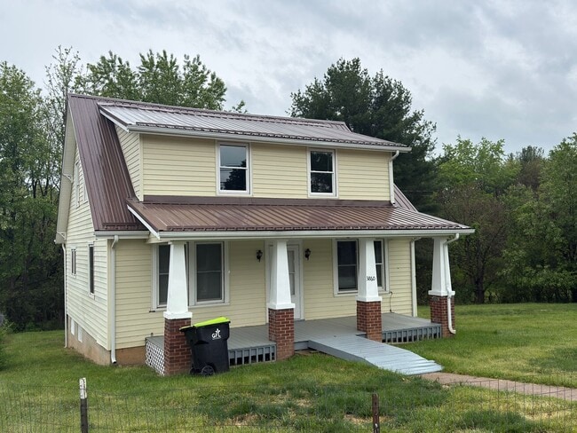 Building Photo - Pulaski, 4BR / 1.5 BA, available now
