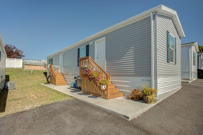 Building Photo - 1 Coachlight Trailer Park
