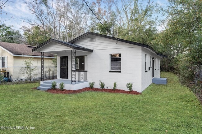 Photo - 2013 W 6th St