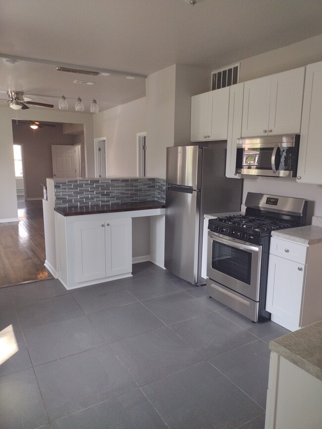 Photo - 48 W 21st St